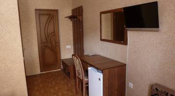 Фото номера Трехместный номер &quot;Комфорт&quot; Гостиница Guest House Solnechny Briz г. Сукко 7