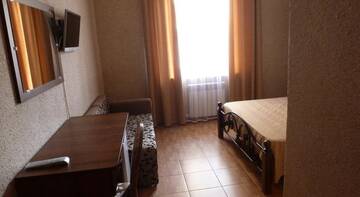 Фото номера Трехместный номер &quot;Комфорт&quot; Гостиница Guest House Solnechny Briz г. Сукко 4