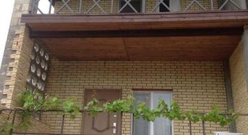 Фото номера Улучшенный трехместный номер Гостиница Guest House Vizit г. Сукко 7