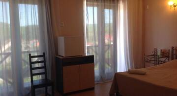 Фото номера Номер с кроватью размера &quot;queen-size&quot; и видом на бассейн Гостиница Guest House Vizit г. Сукко 2
